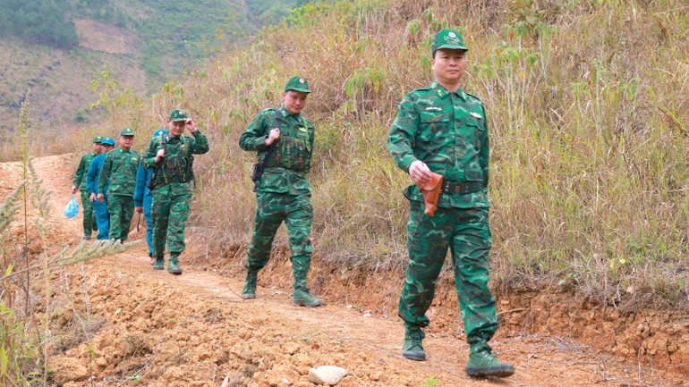 Vững bước trên đường tuần tra biên giới.