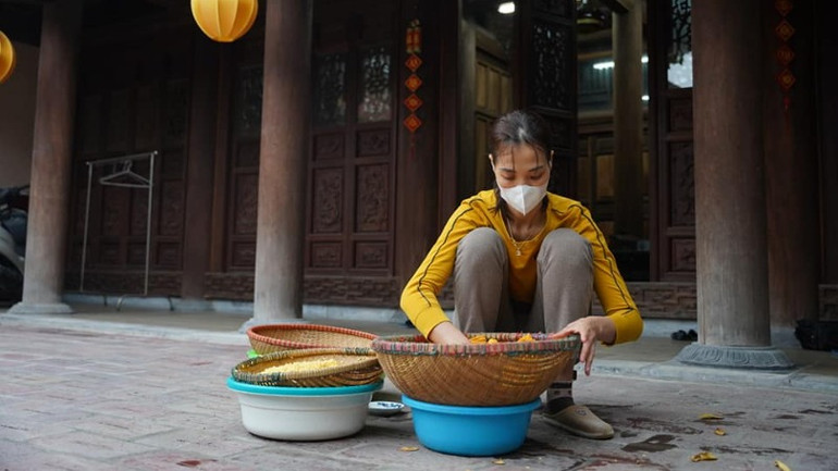 Người dân đãi đỗ để nguyên liệu có mùi hương đặc trưng chứ không dùng đỗ được tách vỏ sẵn.