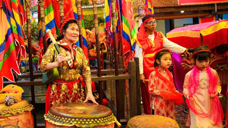 Đây là dịp người trong làng nô nức tham gia mọi hoạt động.