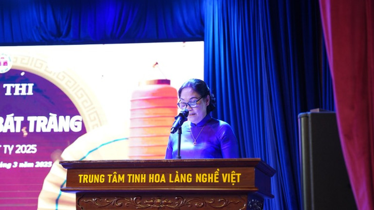 Nghệ nhân Hà Thị Vinh luôn đau đáu, tâm huyết gìn giữ, phát huy văn hóa làng nghề.