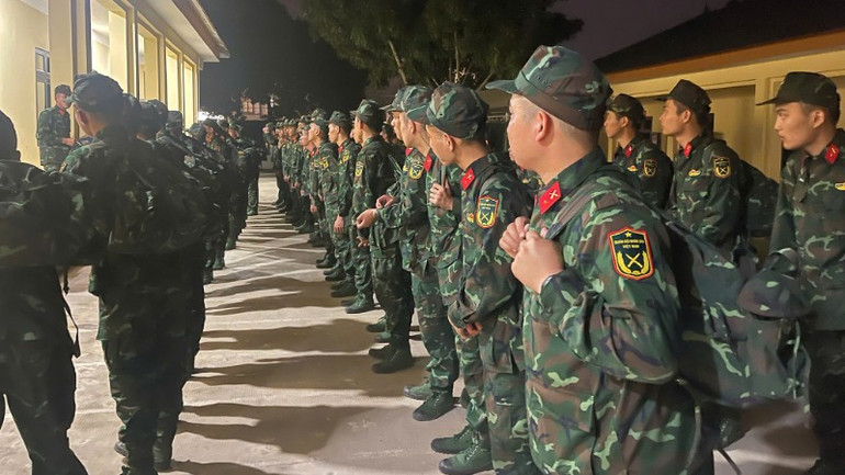 Buổi hành quân rèn luyện đầu tiên.