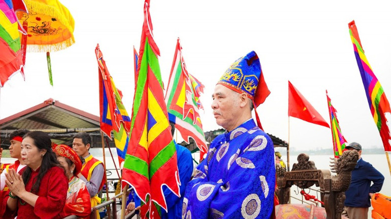 Lòng thành kính, biết ơn luôn được dân làng gìn giữ, trao truyền.