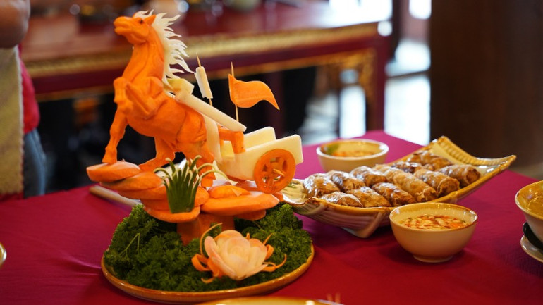 Cách trang trí món ăn chuyển tải rõ các thông điệp của làng nghề.