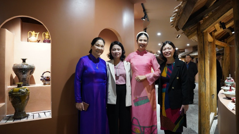 Hội làng Bát Tràng là dịp quảng bá tinh hoa làng nghề tới du khách.