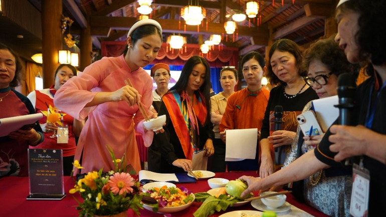 Đây là lần đầu tiên hội làng Bát Tràng có hội thi ẩm thực.