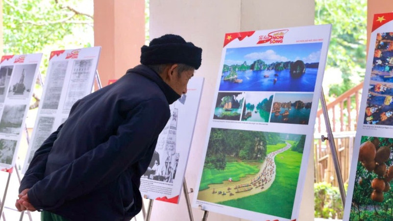 Chiêm ngưỡng vẻ đẹp đáng tự hào về đất nước. Chiêm ngưỡng vẻ đẹp đáng tự hào về đất nước.