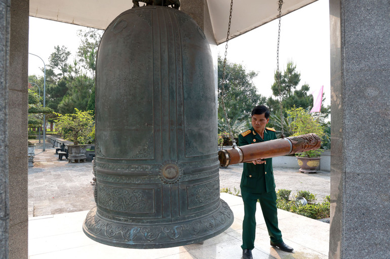 Hồi chuông ngân vang nguyện ước hòa bình.