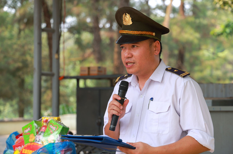 Nhân sự phục vụ nghĩa trang liệt sĩ đều tự hào, tận tụy với công việc nhiều ý nghĩa.