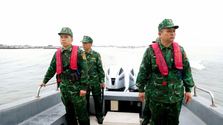 Những người lính luôn tập trung cao độ trong nhiệm vụ đặc biệt.