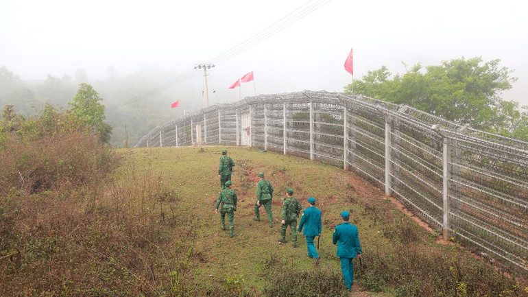 Tuần tra biên giới là nhiệm vụ đặc biệt quan trọng.