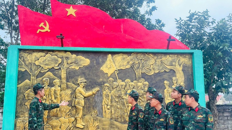 Đổi mới hình thức giáo dục truyền thống cho chiến sĩ mới.