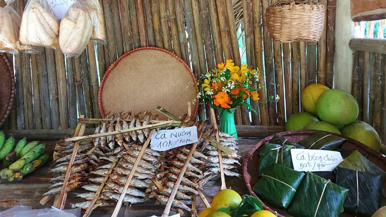 Cá nướng là món du khách rất yêu thích.