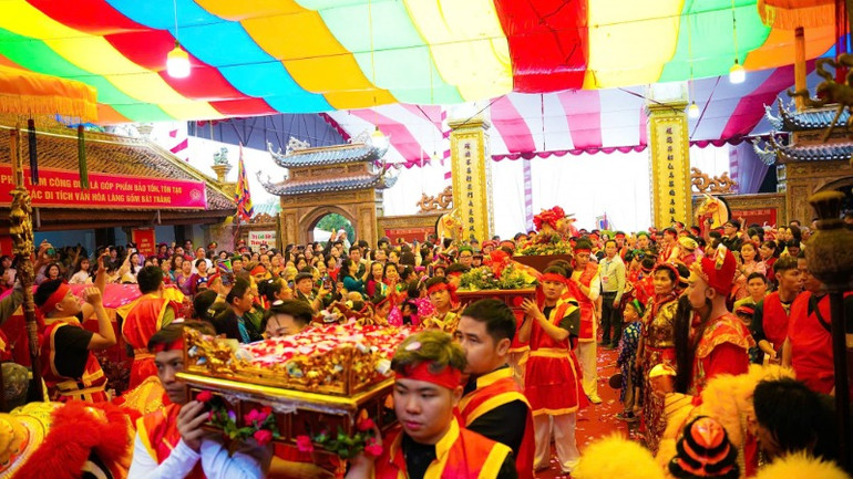 Từ sáng tinh mơ không khí đã vô cùng nhộn nhịp.