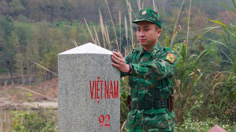 Cột mốc 92 - "nơi con sông Hồng chảy vào đất Việt".