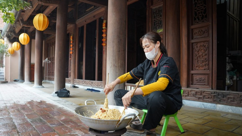 Món măng mực thường được chuẩn bị và chế biến rất cầu kỳ.