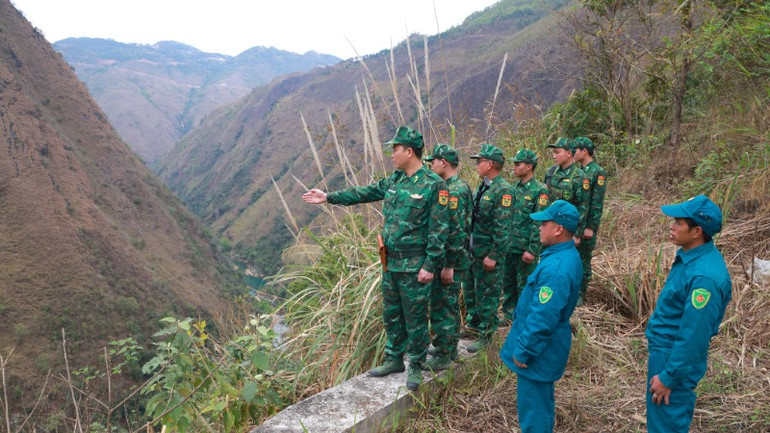 Bộ đội biên phòng đề cao quan sát và cảnh giác.