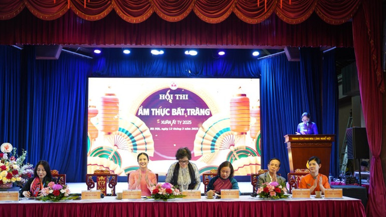 Hội thi diễn ra trong không gian đậm đà bản sắc văn hóa dân tộc của Trung tâm Tinh hoa làng nghề Việt.