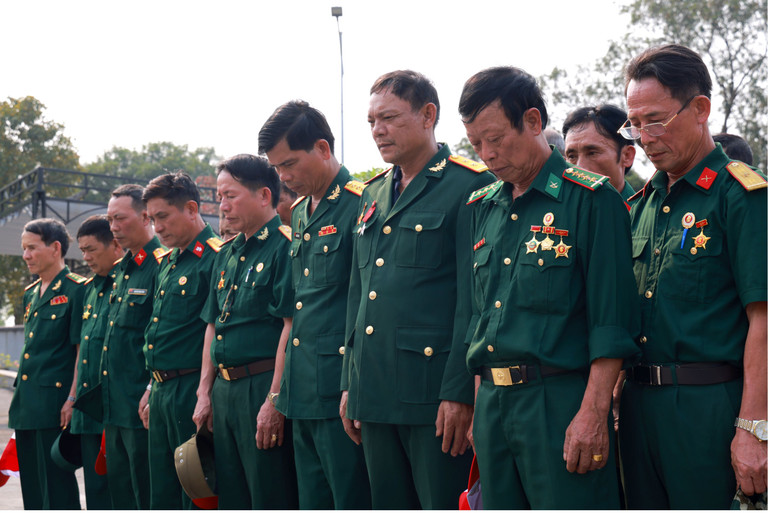 Phút tưởng niệm đầy xúc động.