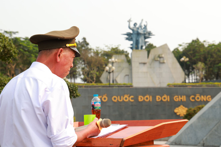 Ở các nghĩa trang luôn có sự tiếp nối về thế hệ.