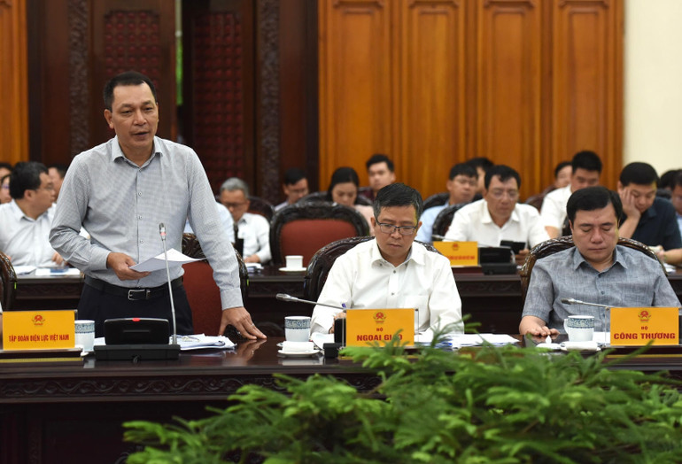 Chủ tịch HĐTV EVN Đặng Hoàng An phát biểu.