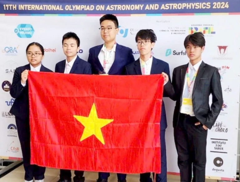 Năm học sinh Việt Nam đạt thành tích năm huy chương Olympic Thiên văn và Vật lý thiên văn quốc tế 2024 Năm học sinh Việt Nam đạt thành tích năm huy chương Olympic Thiên văn và Vật lý thiên văn quốc tế 2024