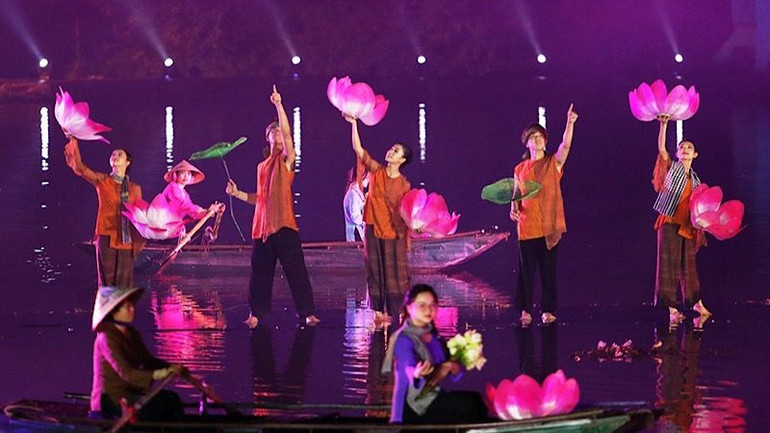 Những nét văn hóa sông nước đặc sắc của vùng đất phương Nam được thể hiện trong chương trình di sản văn hóa Nam Bộ diễn ra vào tối 28/12/2023, trong khuôn khổ Festival Ninh Bình-Tràng An lần thứ 2. (Ảnh: ANH TUẤN)