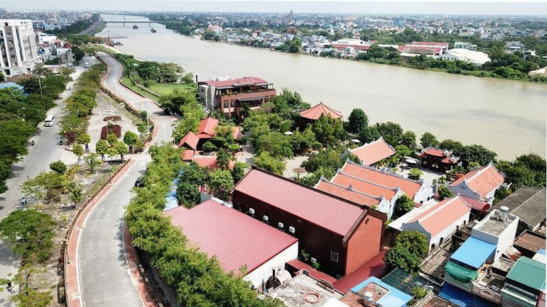 Khu sinh thái Lưu Gia Trang nằm bên ngoài đê sông Đào, thuộc địa bàn phường Năng Tĩnh, thành phố Nam Định (tỉnh Nam Định).