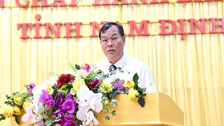 Đồng chí Phó Bí thư Thường trực Tỉnh ủy, Trưởng Ban Chỉ đạo Giải Búa liềm vàng tỉnh Nam Định Lê Quốc Chỉnh phát biểu tại hội nghị. (Ảnh: XUÂN TRƯỜNG)