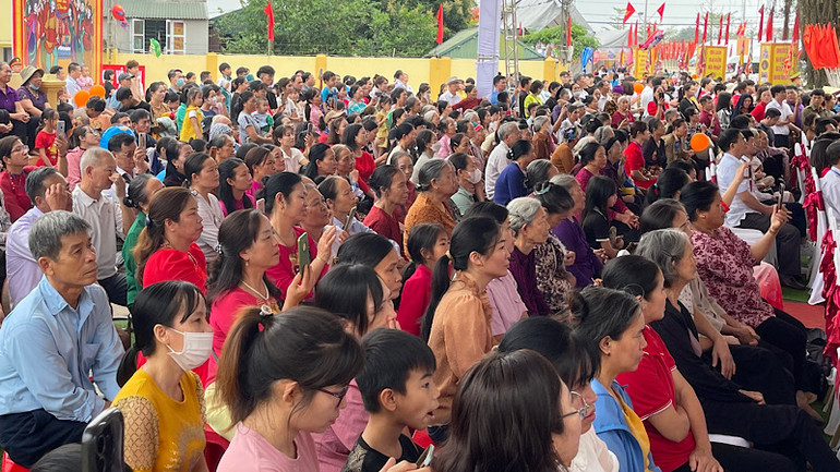 Đông đảo con em quê hương dự lễ kỷ niệm. (Ảnh: XUÂN TRƯỜNG)