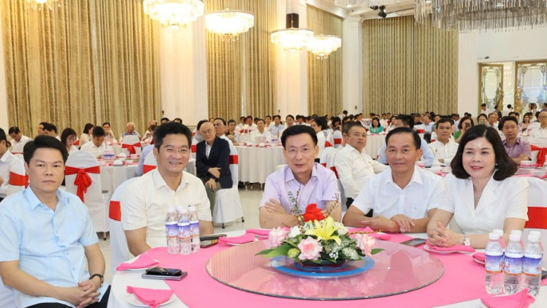 Các đồng chí lãnh đạo tỉnh Nam Định dự gặp mặt.