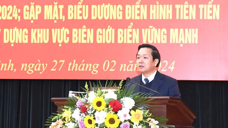 Đồng chí Chủ tịch Ủy ban nhân dân tỉnh Ninh Bình Phạm Quang Ngọc phát biểu chỉ đạo tại hội nghị. Ảnh: XUÂN TRƯỜNG