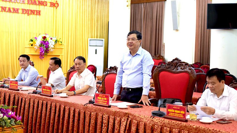 Đồng chí Bí thư Tỉnh ủy Nam Định Phạm Gia Túc phát biểu tại buổi làm việc.