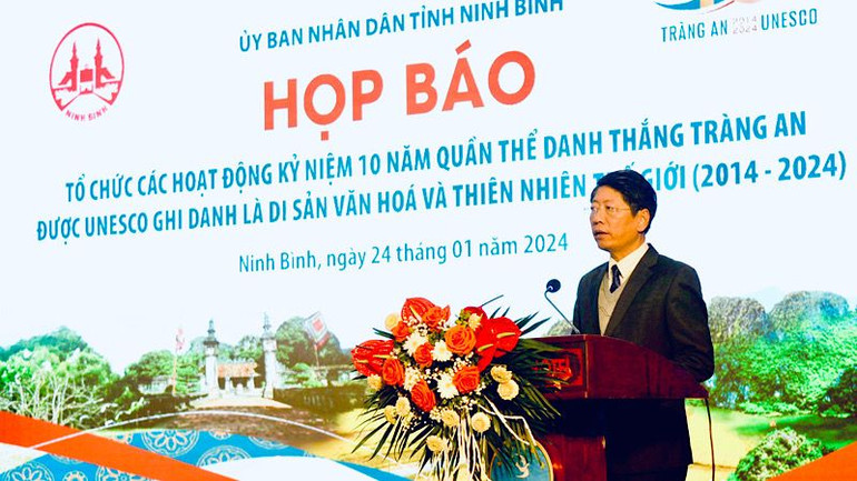 Phó Chủ tịch Ủy ban nhân dân tỉnh Ninh Bình Trần Song Tùng phát biểu tại buổi họp báo. (Ảnh: MINH ĐƯỜNG)