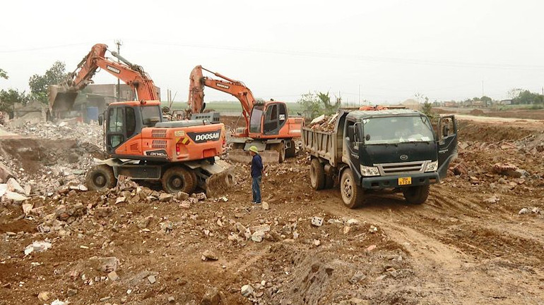 Có mặt bằng "sạch", nhà thầu chỉ đạo đẩy nhanh tiến độ thi công Dự án. (Ảnh: HOÀI ĐỨC)