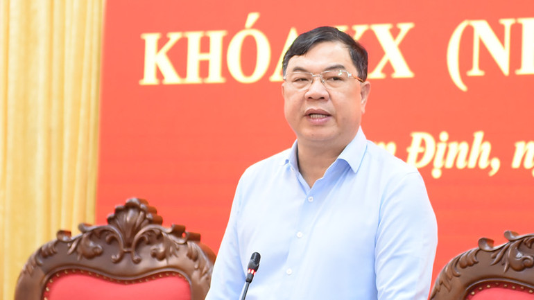 Đồng chí Phạm Gia Túc, Ủy viên Trung ương Đảng, Bí thư Tỉnh ủy Nam Định phát biểu tại hội nghị. (Ảnh: XUÂN TRƯỜNG)