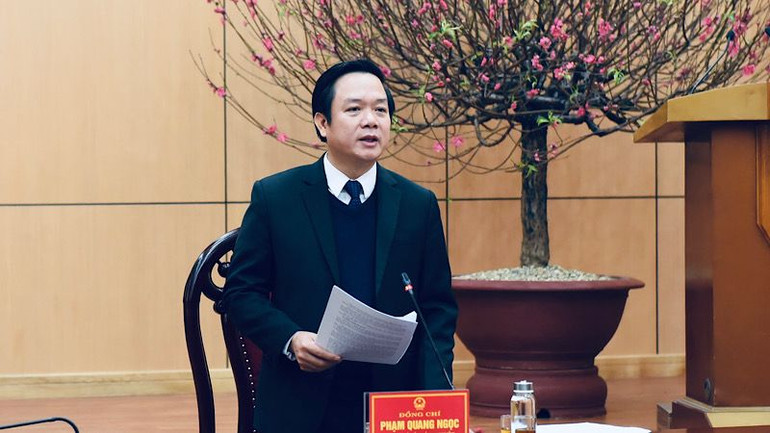 Chủ tịch Ủy ban nhân dân tỉnh Ninh Bình Phạm Quang Ngọc phát biểu tại hội nghị. (Ảnh: XUÂN TRƯỜNG)