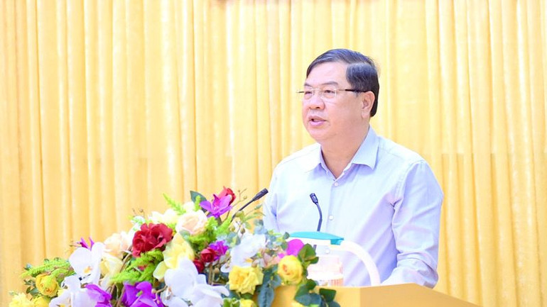 Đồng chí Phạm Gia Túc, Ủy viên Trung ương Đảng, Bí thư Tỉnh ủy, Trưởng ban chỉ đạo sắp xếp đơn vị hành chính cấp huyện, cấp xã giai đoạn 2023-2025 tỉnh Nam Định phát biểu kết luận hội nghị.