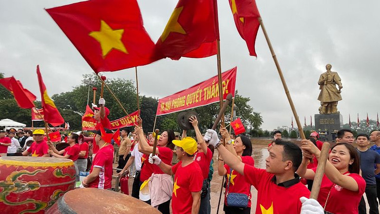 Hội thi nhận được sự cổ vũ nhiệt tình của đông đảo người dân. Hội thi nhận được sự cổ vũ nhiệt tình của đông đảo người dân.