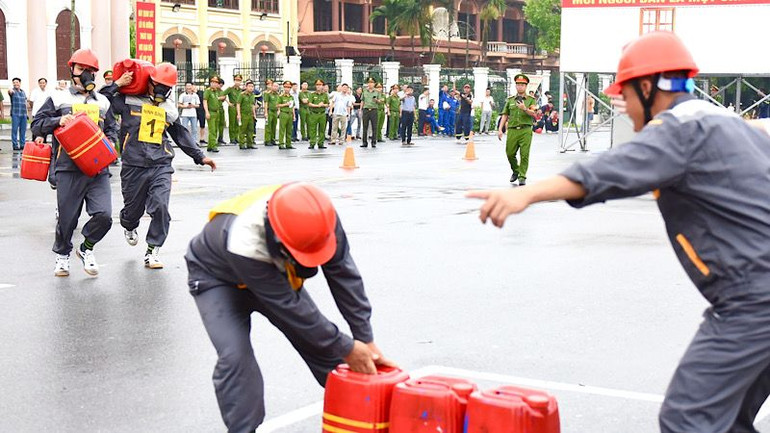 ...và di chuyển tài sản đối với loại hình nhà để ở kết hợp sản xuất, kinh doanh. ...và di chuyển tài sản đối với loại hình nhà để ở kết hợp sản xuất, kinh doanh.