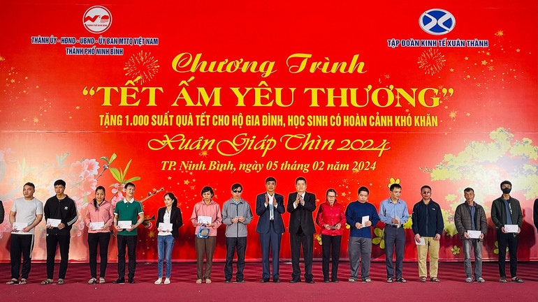 Thành phố Ninh Bình đã trích ngân sách hơn 1,5 tỷ đồng và kêu gọi các đơn vị, doanh nghiệp, nhà hảo tâm cùng hỗ trợ người có hoàn cảnh khó khăn đón Tết. (Ảnh: YẾN TRINH)
