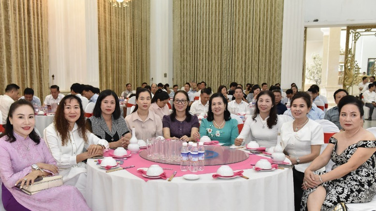 Đông đảo doanh nghiệp, doanh nhân tại tỉnh Nam Định dự gặp mặt.