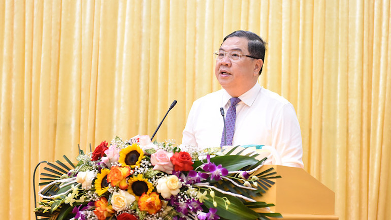 Bí thư Tỉnh ủy Nam Định Phạm Gia Túc phát biểu chỉ đạo tại kỳ họp. (Ảnh: XUÂN TRƯỜNG)