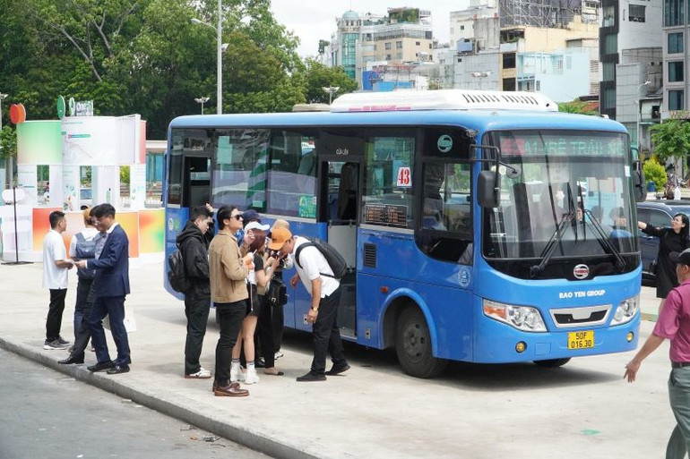 Tuyến xe buýt số 43 sử dụng thẻ thanh toán EMV Open loop. Tuyến xe buýt số 43 sử dụng thẻ thanh toán EMV Open loop.