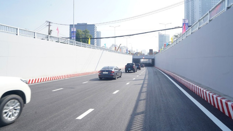 Hầm chui HC1 thuộc công trình Xây dựng Nút giao Nguyễn Văn Linh-Nguyễn Hữu Thọ đã tổ chức thông xe ngày 30/12. (Ảnh: THẾ ANH)