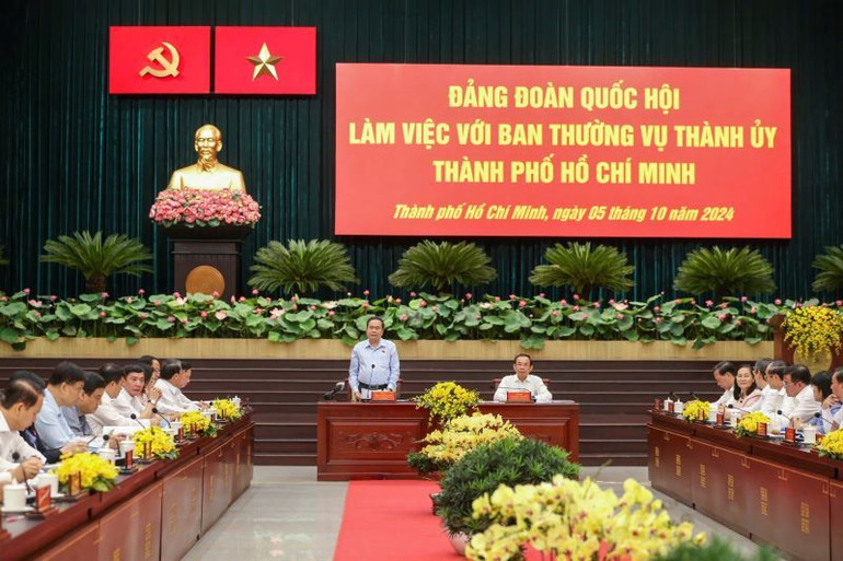 Đảng đoàn Quốc hội làm việc với Ban Thường vụ Thành ủy Thành phố Hồ Chí Minh sáng 5/10.