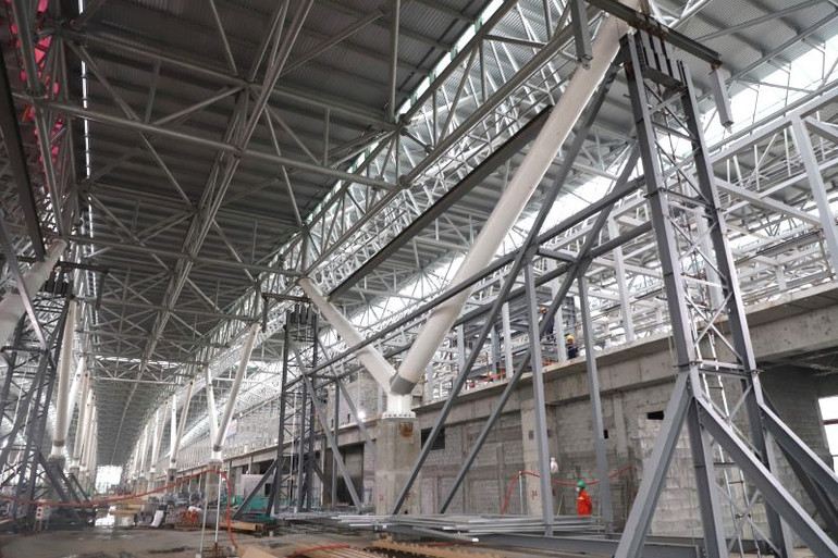 ACV phát động thi đua tháng 12 sẽ hoàn thành toàn bộ phần mái nhà ga T3. (Ảnh: QUÝ HIỀN)