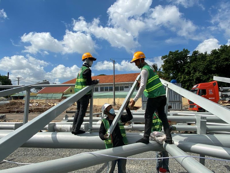 Có gần 2.500 công nhân, kỹ sư thi công 3 ca 4 kíp trên công trường