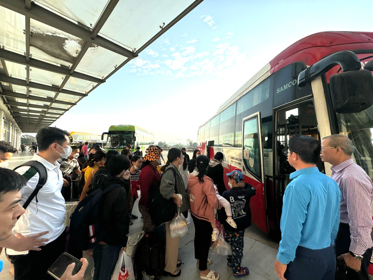 Những ngày cao điểm Bến xe Miền Đông mới có khoảng 500 xe xuất bến.