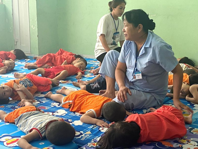 Các em từ Mái ấm Hoa Hồng được chăm sóc, nuôi dưỡng tại Trung tâm Bảo trợ trẻ em Tam Bình.