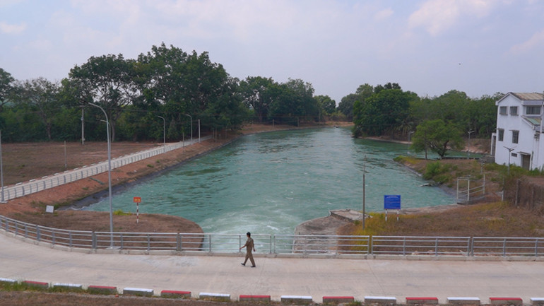 Hệ thống cống xả của hồ Dầu Tiếng qua các kênh tiêu dẫn vào nội đồng phục vụ sản xuất và sinh hoạt.